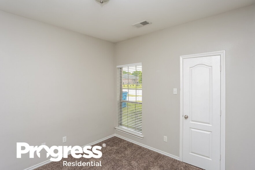 Building Photo - 808 Dakota Ln