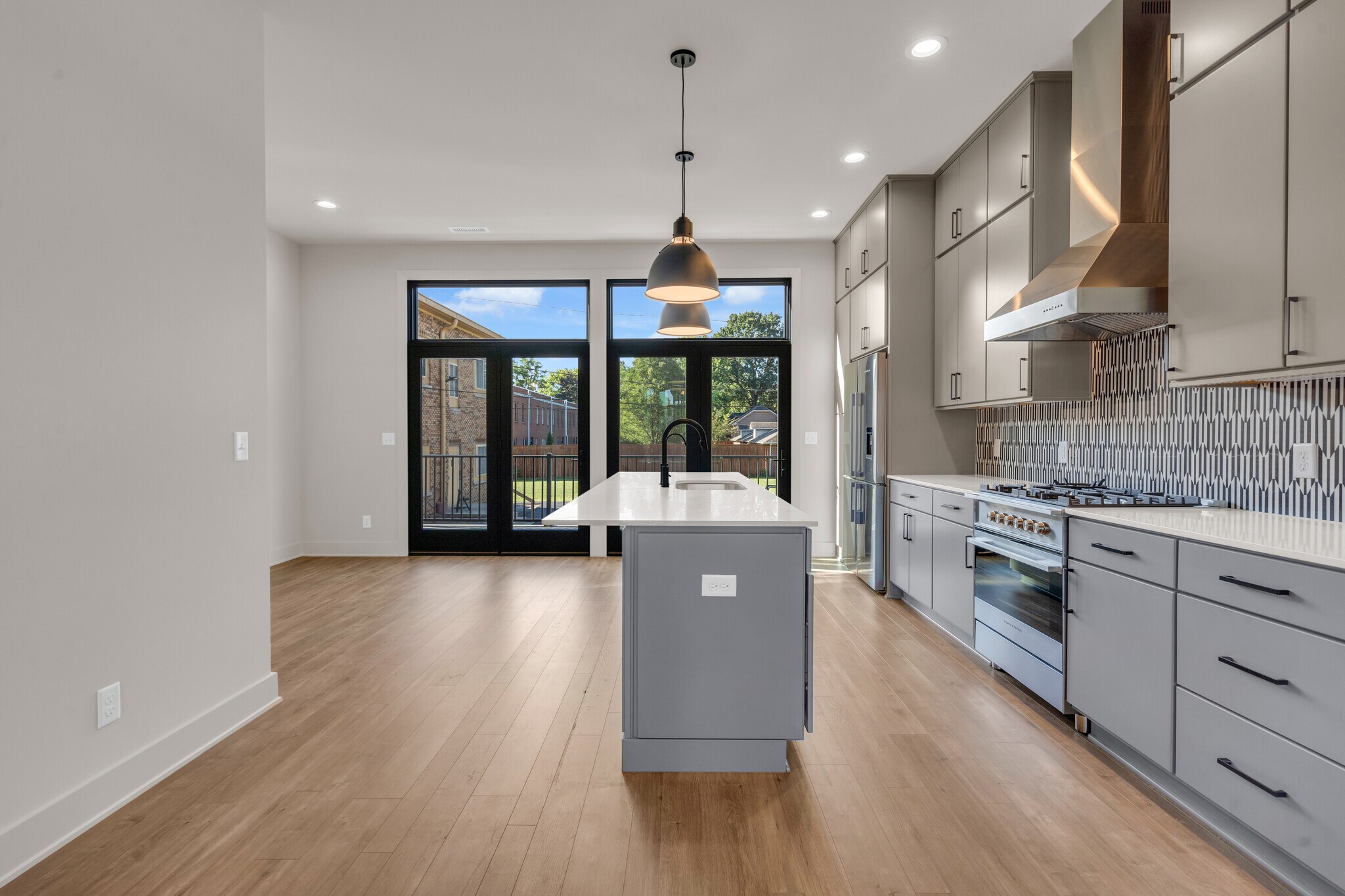 Kitchen - 673 E 16th St