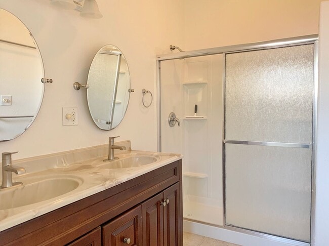 Building Photo - Charming 3 Bedroom Home in Hollister
