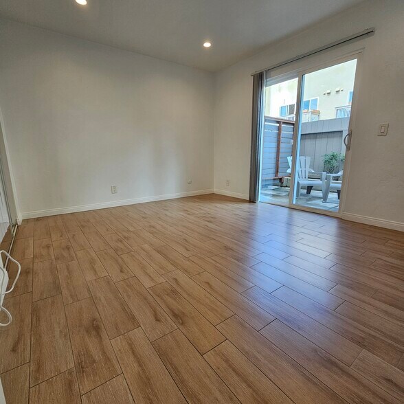 Building Photo - 1845 N Vulcan Ave