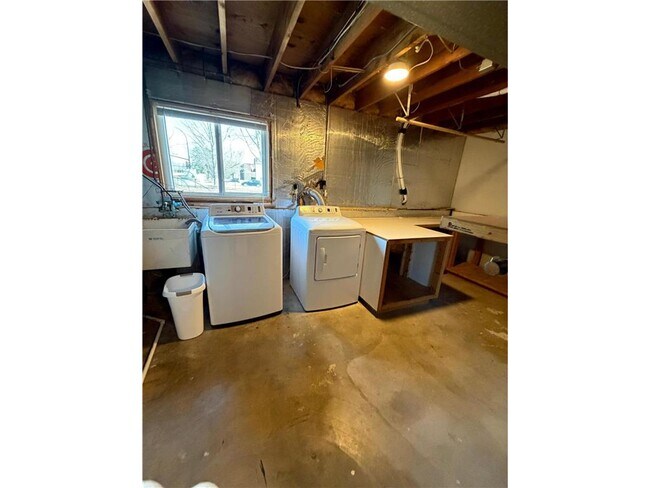 Building Photo - 11941 69th Ave N