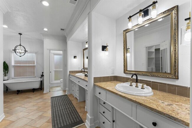 Building Photo - 8911 Tranquil Park Dr