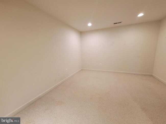 Building Photo - 1509 Rutland Way