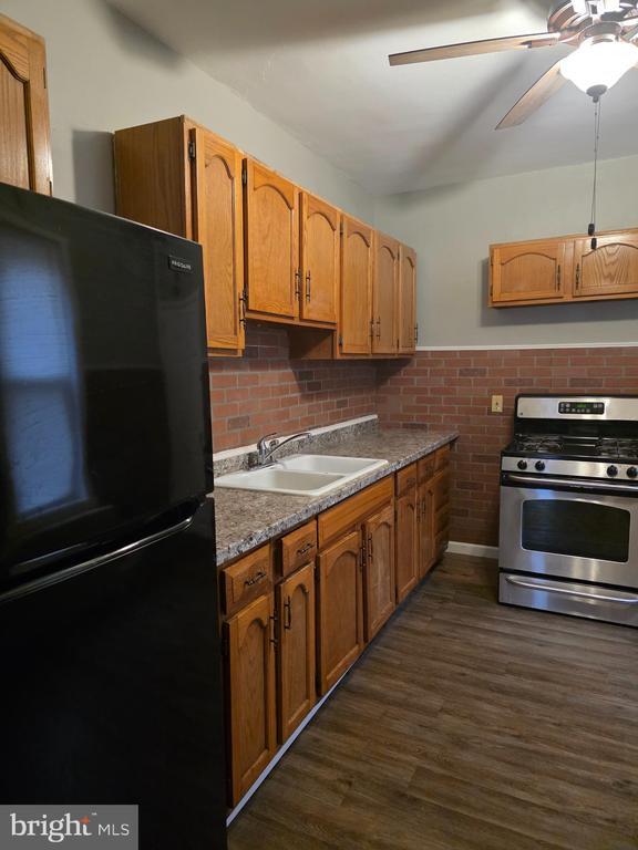 Building Photo - 1003 Maple St