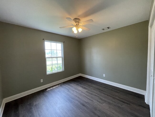 Building Photo - Home For Rent