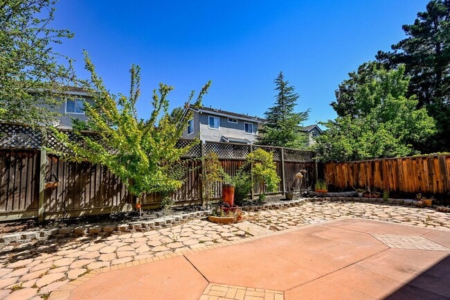 Building Photo - 166 Blackstone Dr