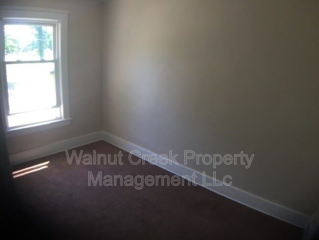 Building Photo - 2105 E 31st St