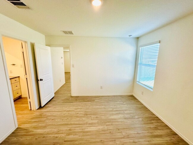 Building Photo - Charming 3-Bedroom, 2.5-Bath Home in the desirable Sage Meadows Community!