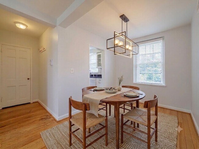 Building Photo - Sunny & Renovated 2BR 1BA in NW DC McLean Gardens Oasis!