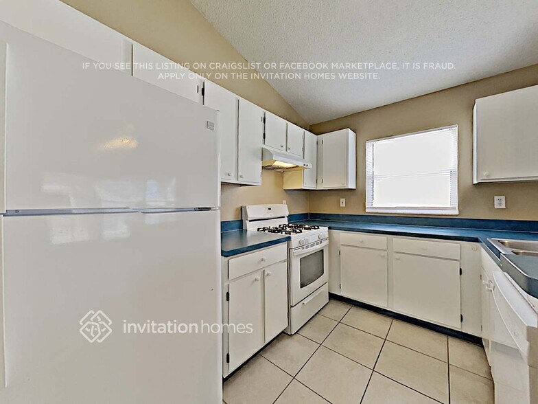 Building Photo - 341 Rollins Dr