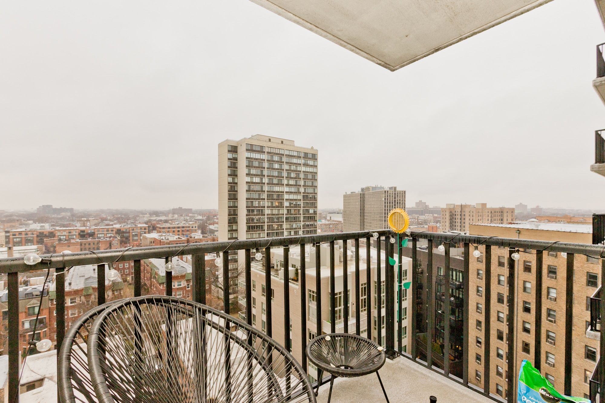 Building Photo - 2740 N Pine Grove Ave