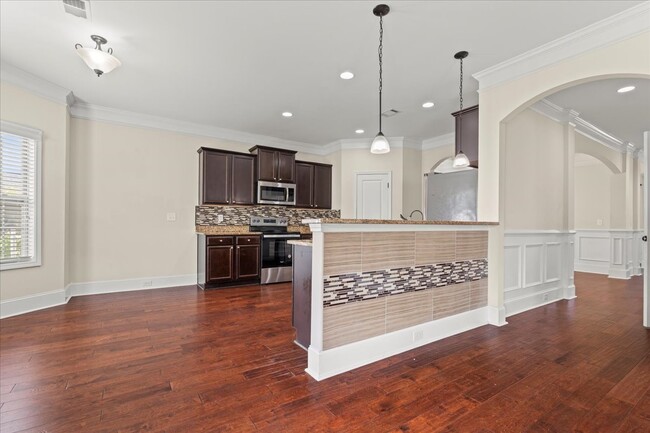 Building Photo - 1635 Lake Wateree Dr