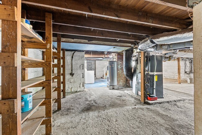 Building Photo - 602 E Jackson St