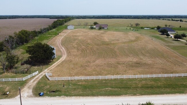 Building Photo - Peaceful country living on 10 acres!