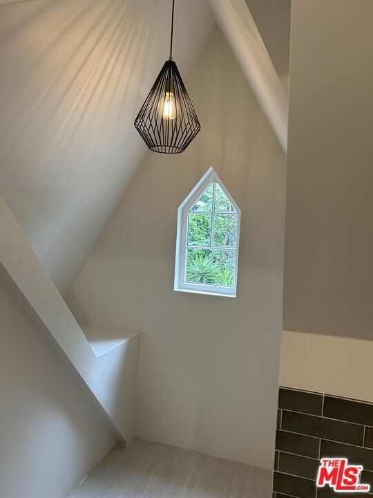Building Photo - 619 Westmount Dr