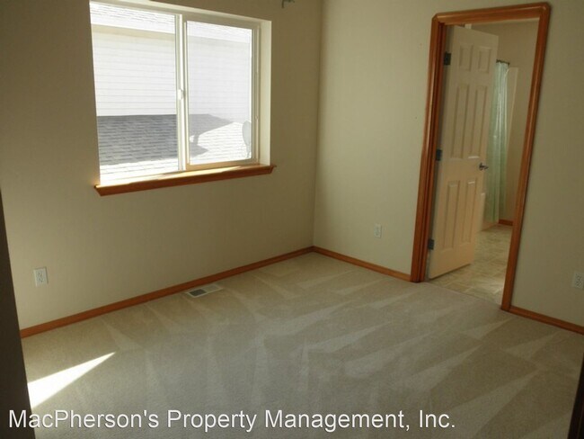 Building Photo - 3 br, 2.5 bath House - 7526 NE 204th Pl