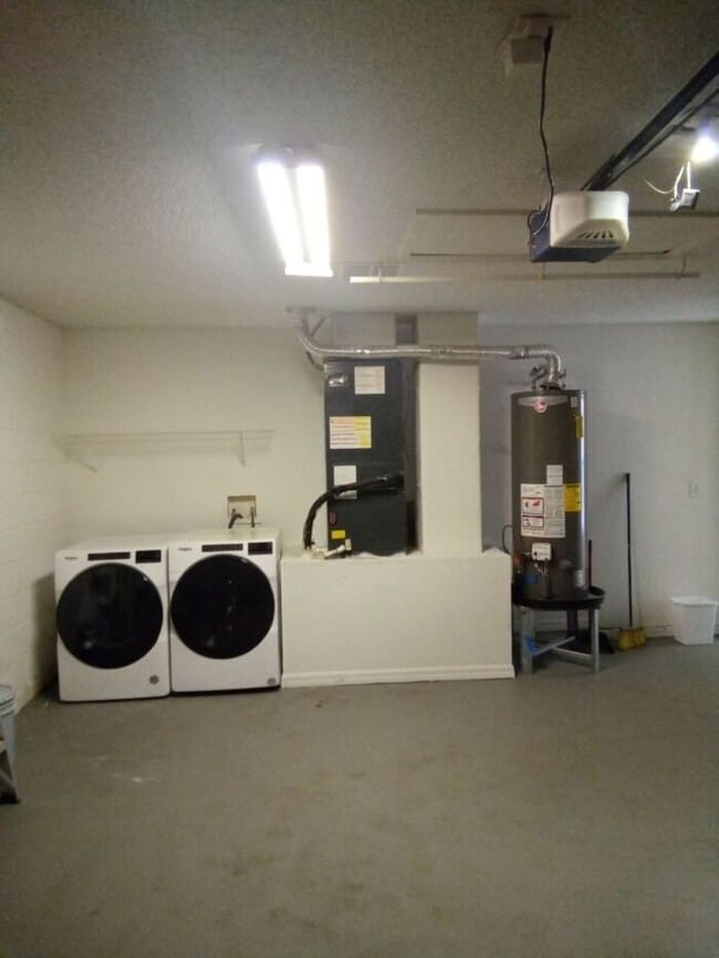 Building Photo - Charming 3 Bedroom Home for Rent in Davenp...
