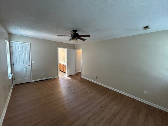 Building Photo - COMING SOON! N Greensboro, 4/2.5 home off of N Church St near Lake Jeanette & I-840