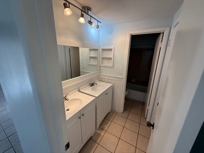 Building Photo - 1211 4th St W