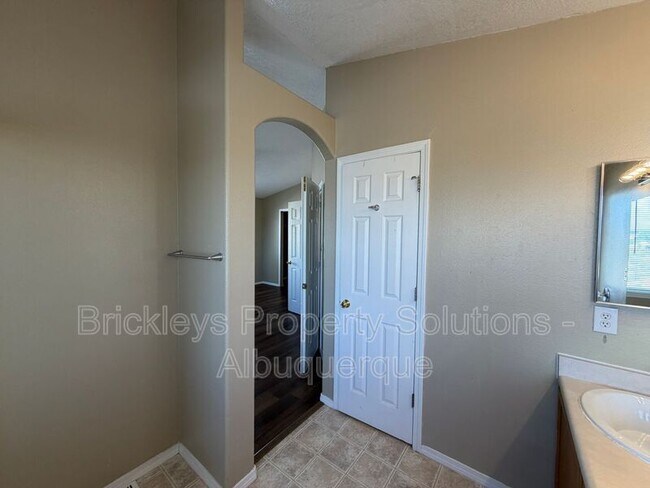 Building Photo - 10527 Brookline Pl NW