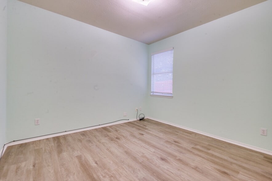 Building Photo - 7909 Country Home Dr