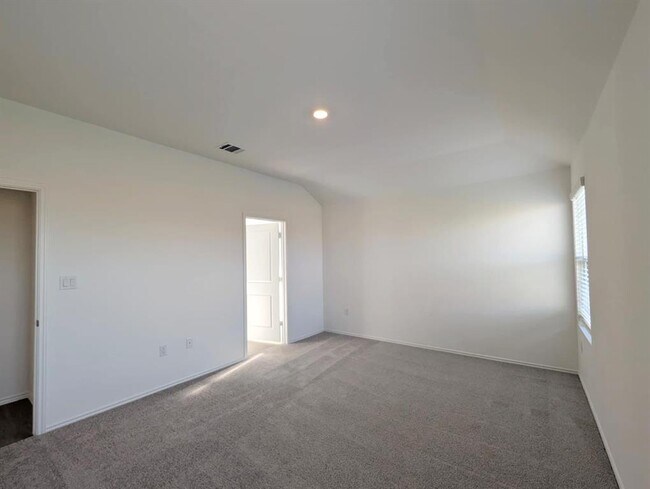 Building Photo - 107 Imola St