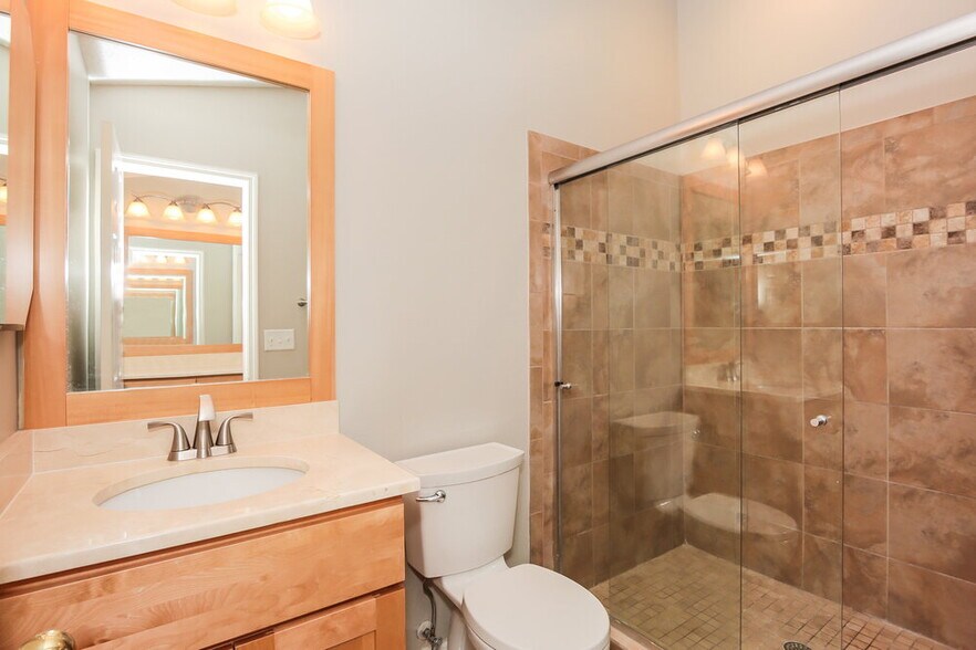 Building Photo - 2047 Sarah Louise Dr