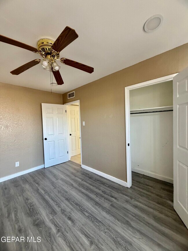 Building Photo - 601 Lomaland Dr