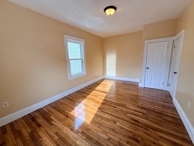 Building Photo - 6 Tennis Rd