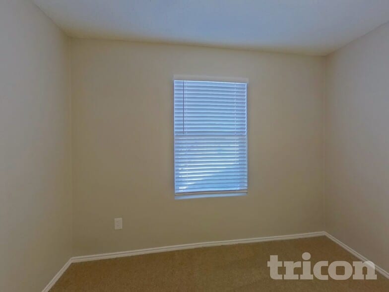 Building Photo - 4937 Waterford Dr