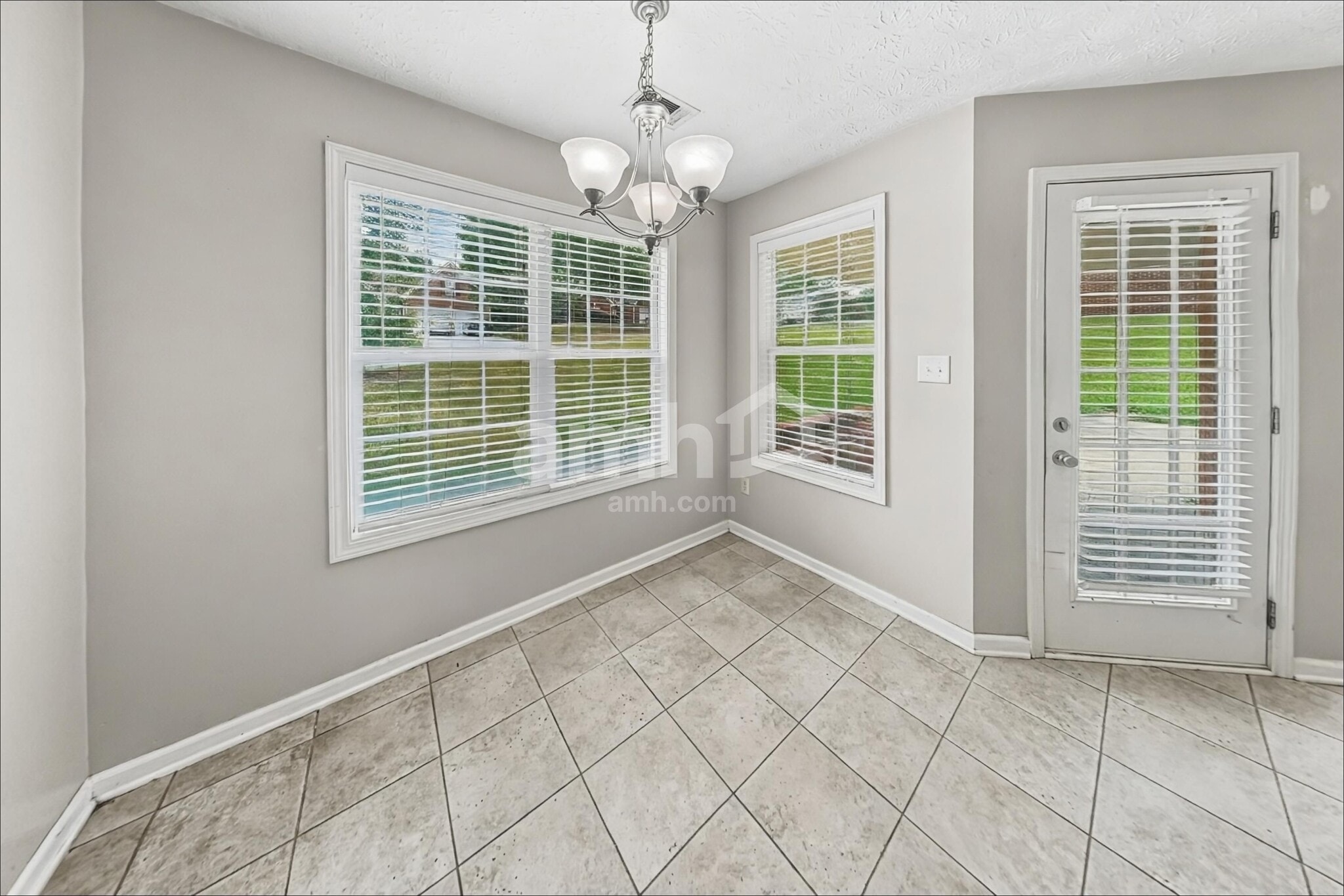 Building Photo - 840 James Ridge Dr