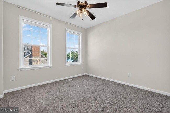 Building Photo - 42563 Highgate Terrace