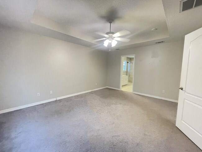 Building Photo - 728 Riva Ridge Dr