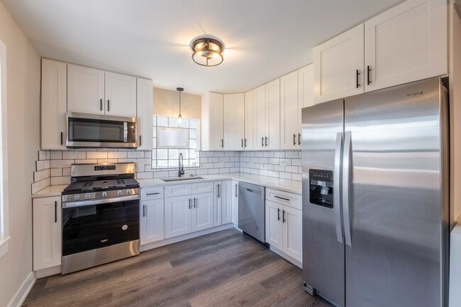 Building Photo - 6835 S Komensky Ave