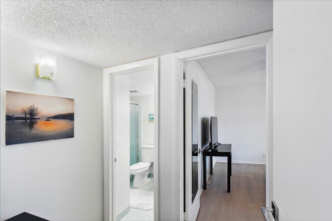 Building Photo - 20 Abbey Ln