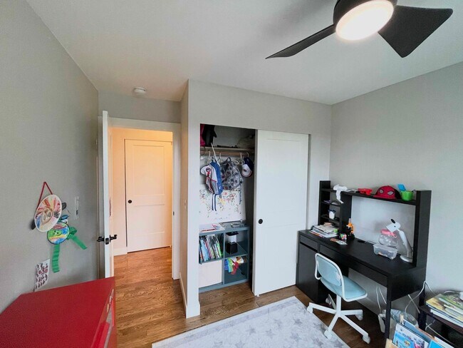 Building Photo - Spacious Corner-Lot Home 4 bed 3 bath – Green Lake, Seattle, WA