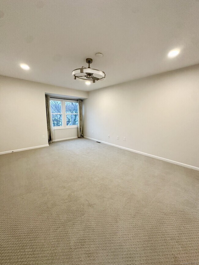 Building Photo - 26 Fawn Ridge Ln