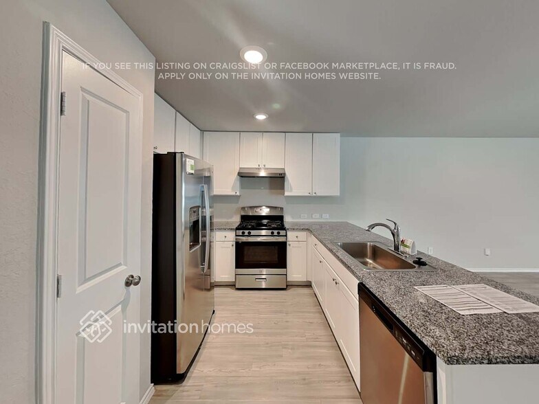 Building Photo - 7331 Avila Vis
