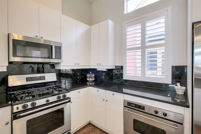 Building Photo - 2437 South Blvd