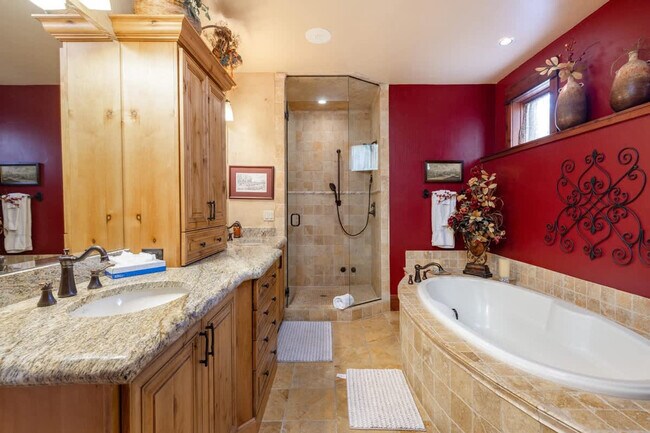 Building Photo - 195 Marks Ln