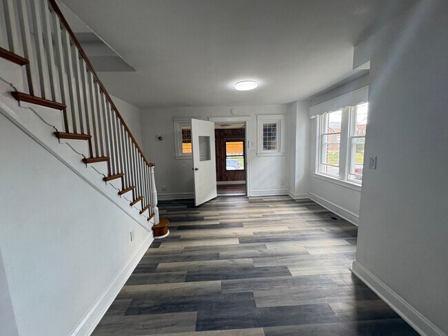 Building Photo - 1806 Hoffnagle St