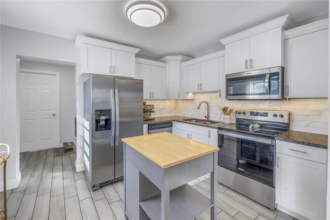 Building Photo - 3605 W Iowa Ave