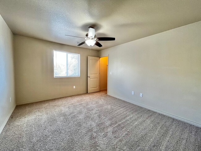 Building Photo - East6th203 (KC-AM)