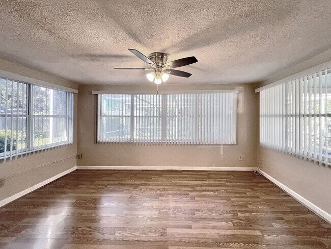 Building Photo - Two-Bedroom Pool Home in Winter Haven Clos...