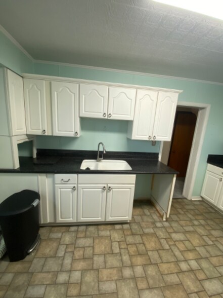 Building Photo - 207 Loucks Ave