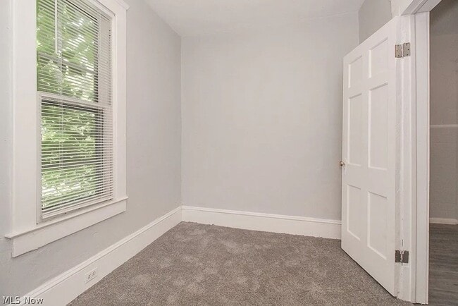 Building Photo - 4 BD/1 BA