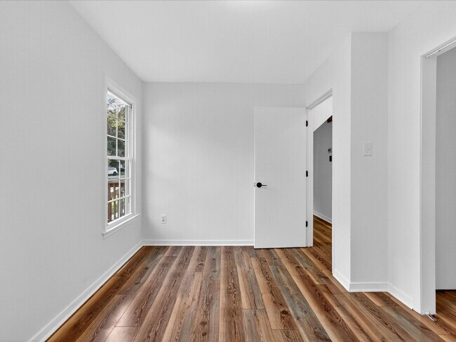 Building Photo - 3512 Castlebury Dr