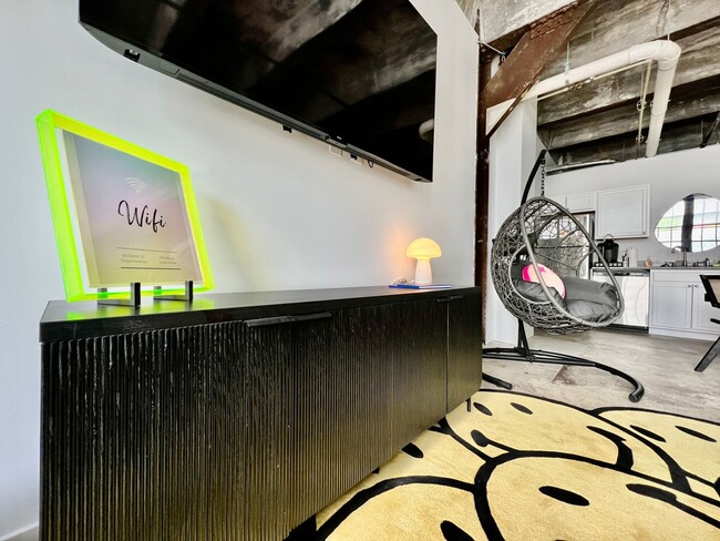Building Photo - Swanky, Funky, Groovy, loft space Cincinna...