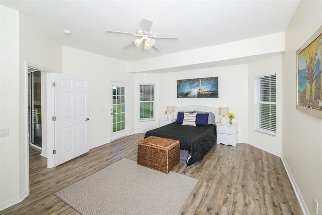 Building Photo - ANNUAL - 4/2.5 LARGE/CLEAN  HOME - GATED C...