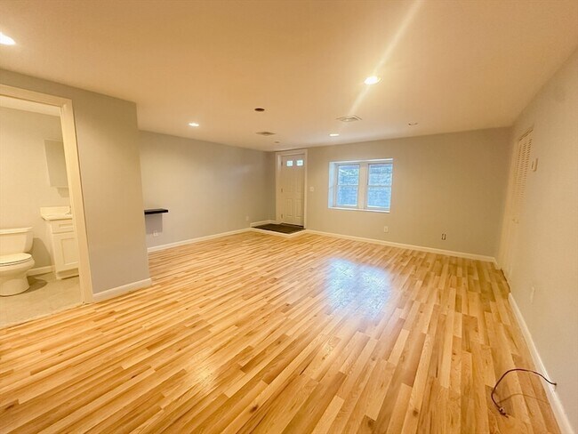 Building Photo - 3 Devens St